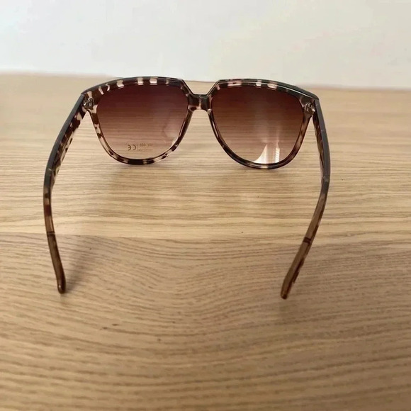 🆕Fashion Brown Sunglasses🆕 - Picture 4 of 5